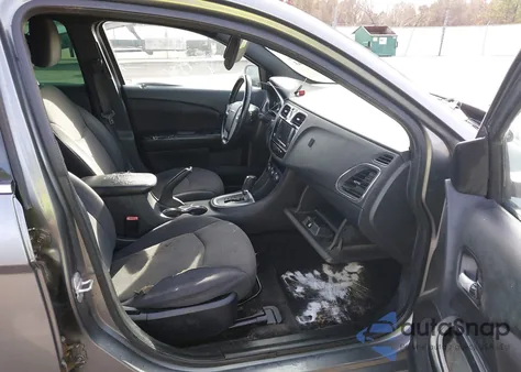 2013 Chrysler 200 Touring z USA, uszkodzony, nr VIN 1C3CCBBG6DN738215